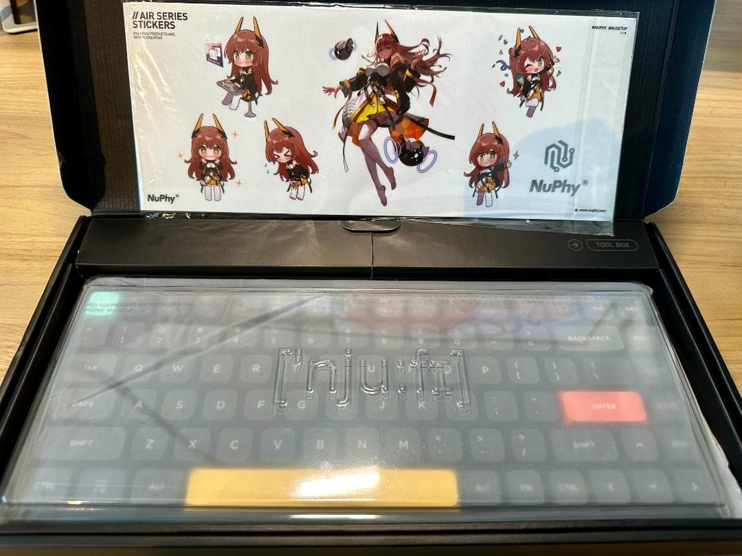 Nuphy Air75 V2 黒 Cowberry(45gf)軸