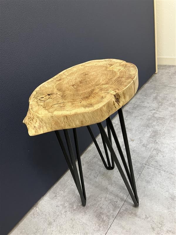 未来工房】デザインのある一点物 国産コナラ アイアンスツール