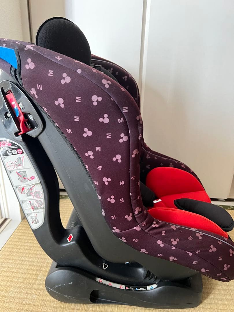 最終お値下げ　ミッキー　ディズニー　デザイン チャイルドシート　限定品