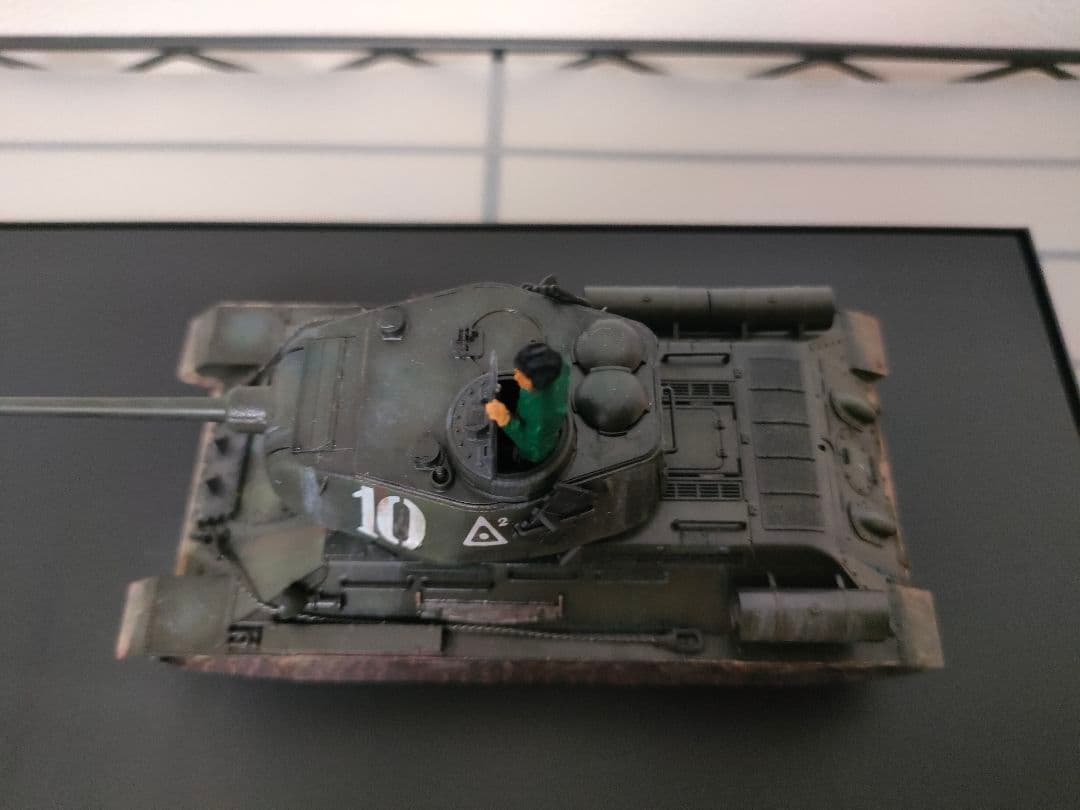 タミヤ1/48ソ連T34/85完成品　（ディスプレイケース付き）