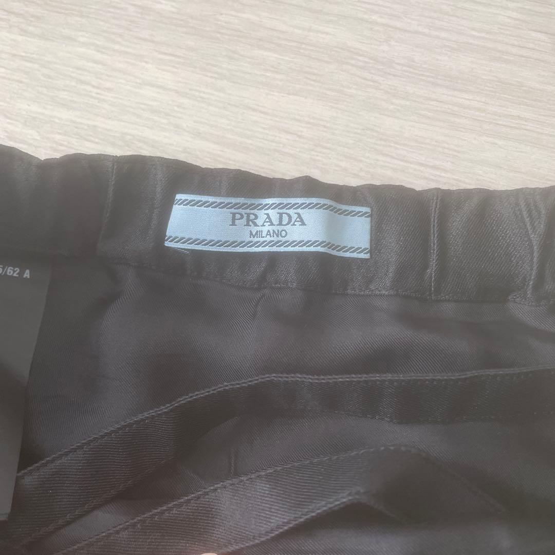 最終お値下げ！PRADA膝丈プリーツスカート