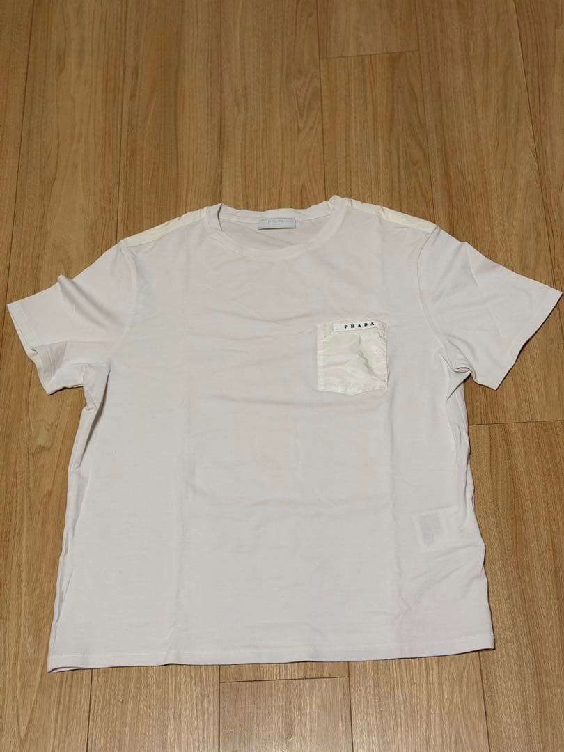 PRADA ポケット付きホワイトTシャツ メンズ