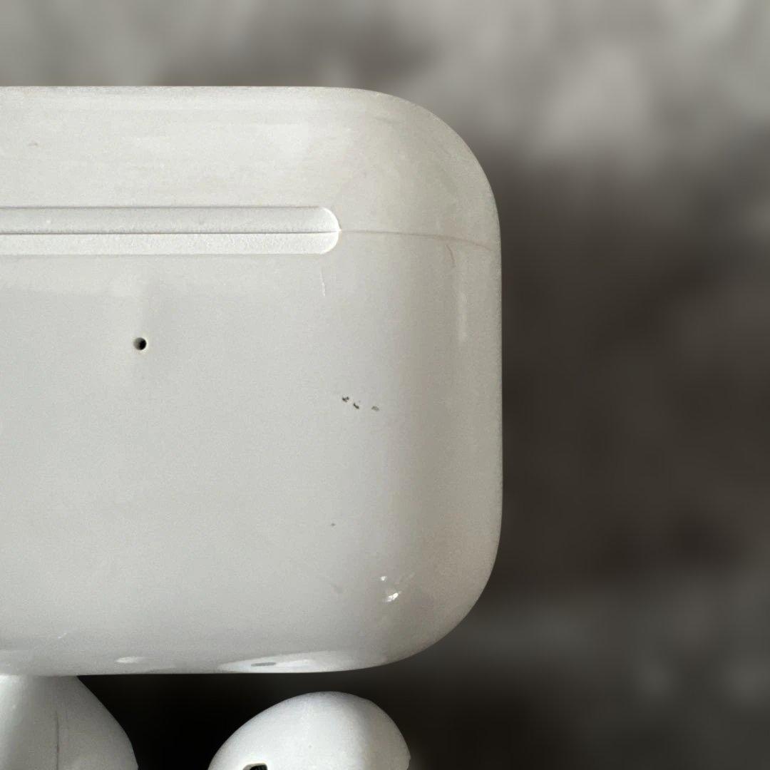 ワイヤレスイヤホン ホワイト 充電ケース付き - メルカリ