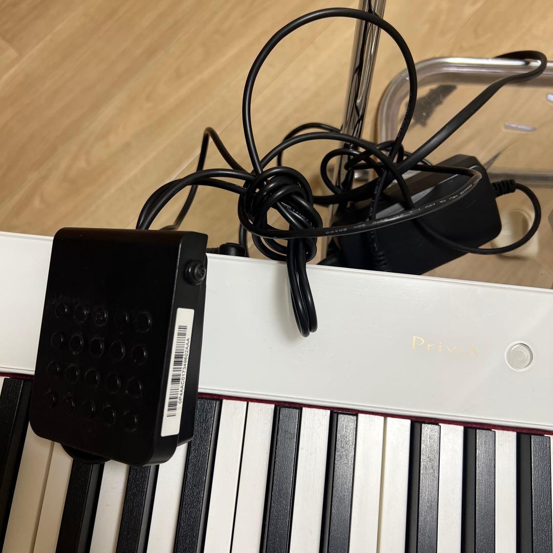 美品 CASIO Privia PX-S1100 WH 88鍵 たのメル便｜Amazon |