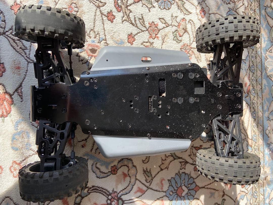 【中古】京商 1/8 インファーノ NEO 4.0 VE レディセットと充電器他