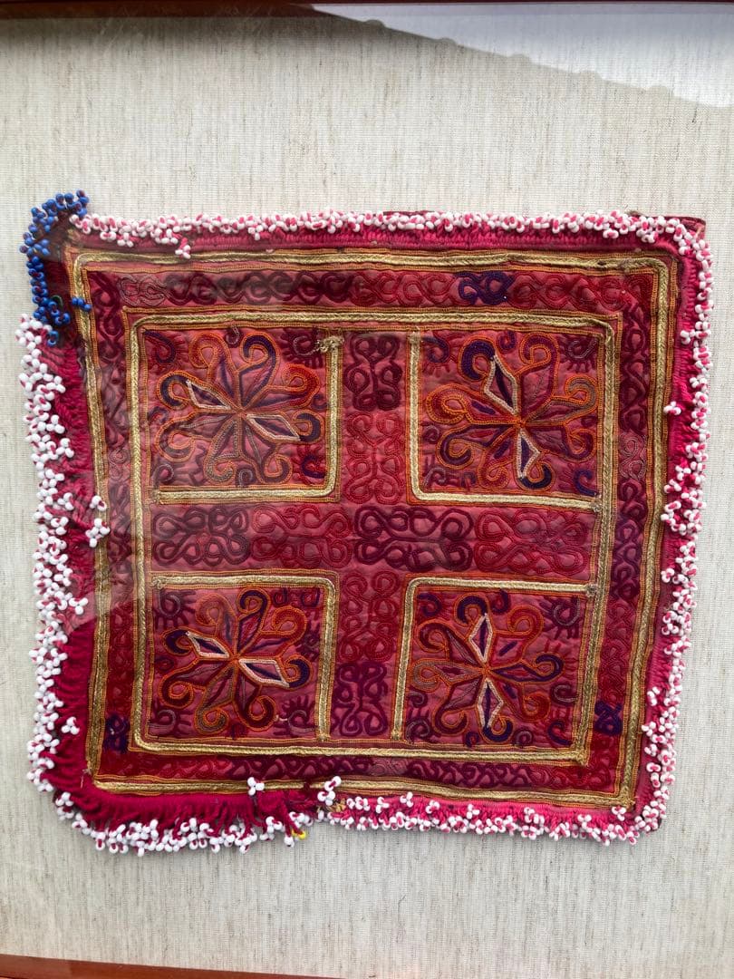 アフガニスタン 手仕事 民藝 装飾的な刺繍 ビーズ アートフレーム