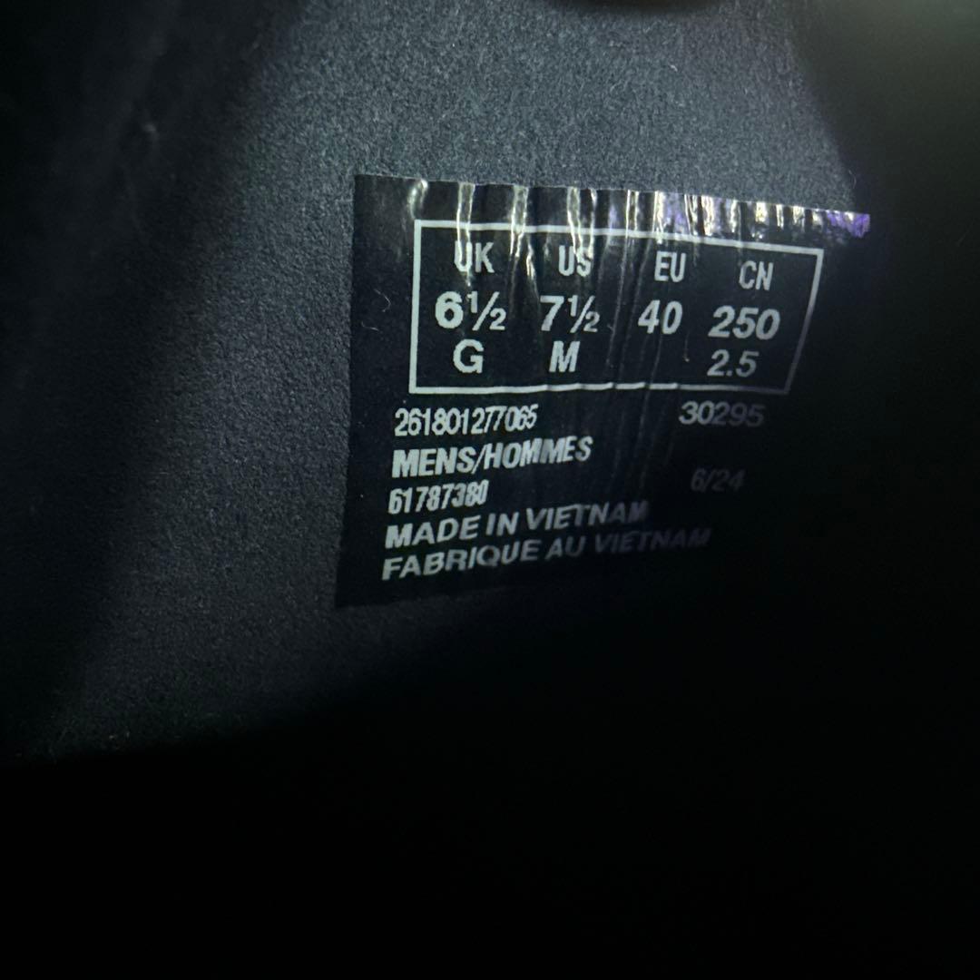 靴 Clarks wallabees