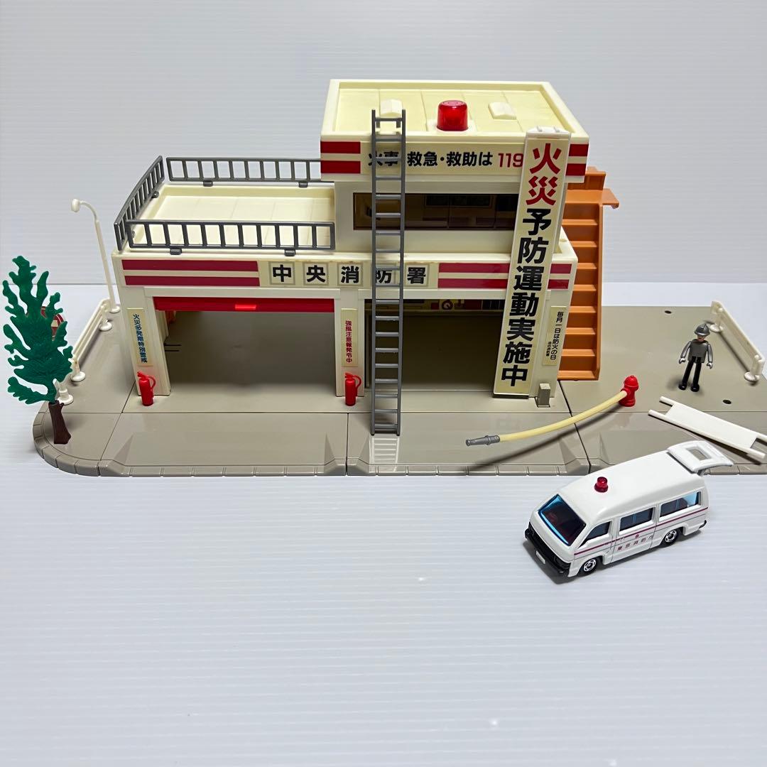 【完品】トミカタウン 消防署【トミカおまけ付き！】