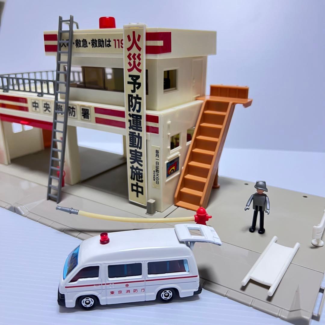 【完品】トミカタウン 消防署【トミカおまけ付き！】