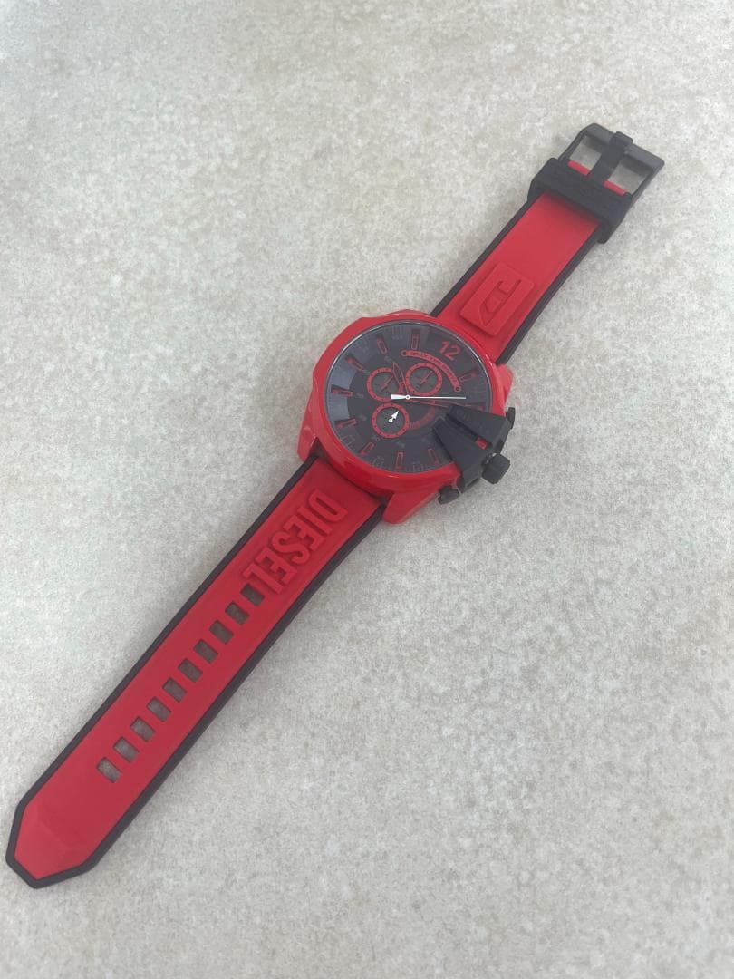 【赤だけに大赤字！】DIESEL 時計 品番：DZ4526