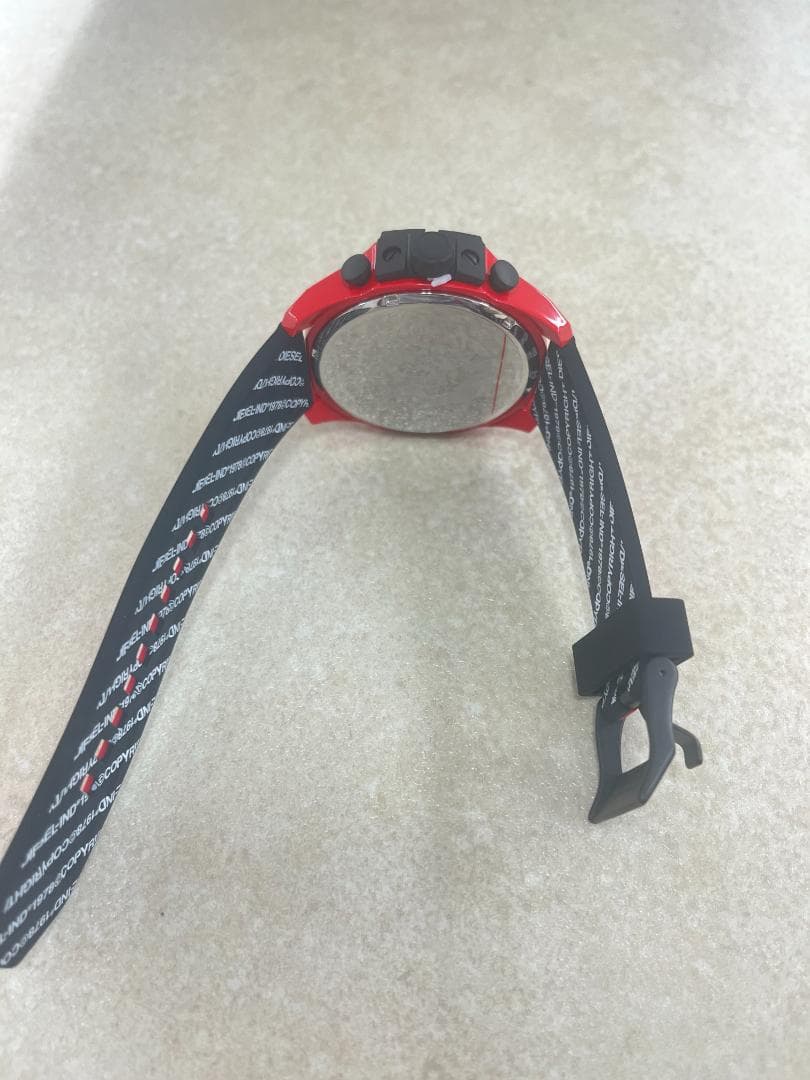 【赤だけに大赤字！】DIESEL 時計 品番：DZ4526