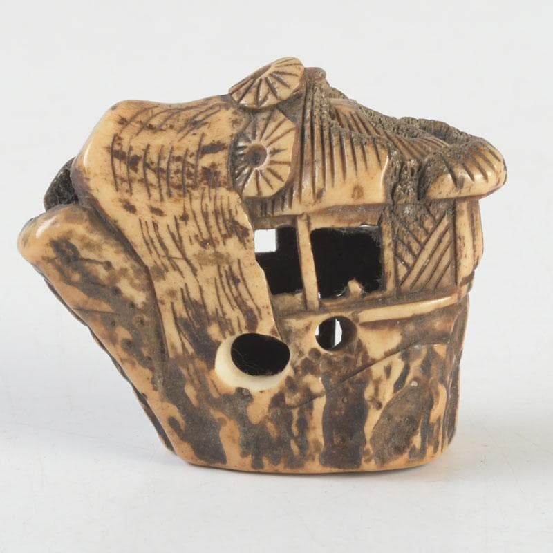 時代提げ物 鹿角彫刻 山水楼閣彫 根付 置物 V 9639