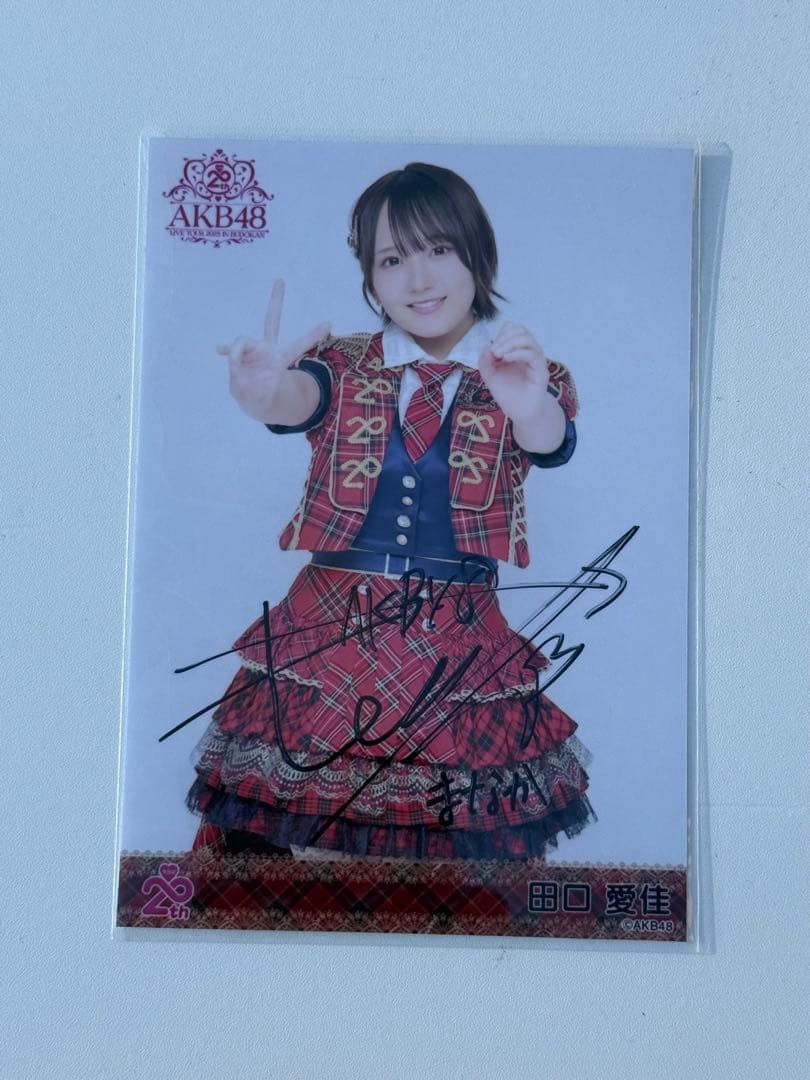 AKB48 20周年 武道館 赤チェック衣装 ホログラム サイン入り 田口愛佳