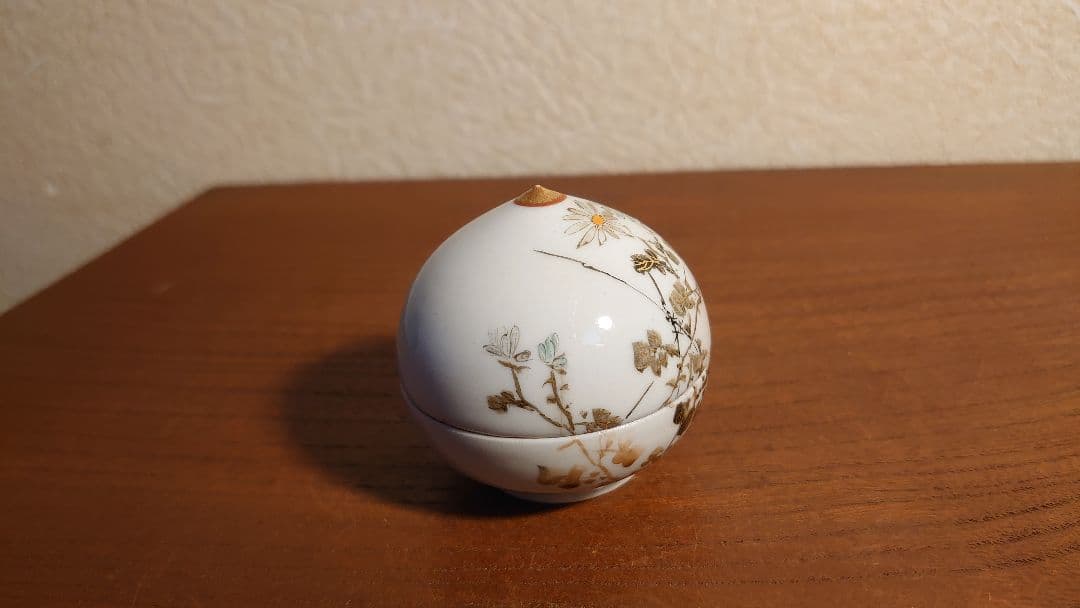 九谷焼　玉盃　明治九谷　華の図　公家の図　アンティーク九谷焼　九谷造　１客