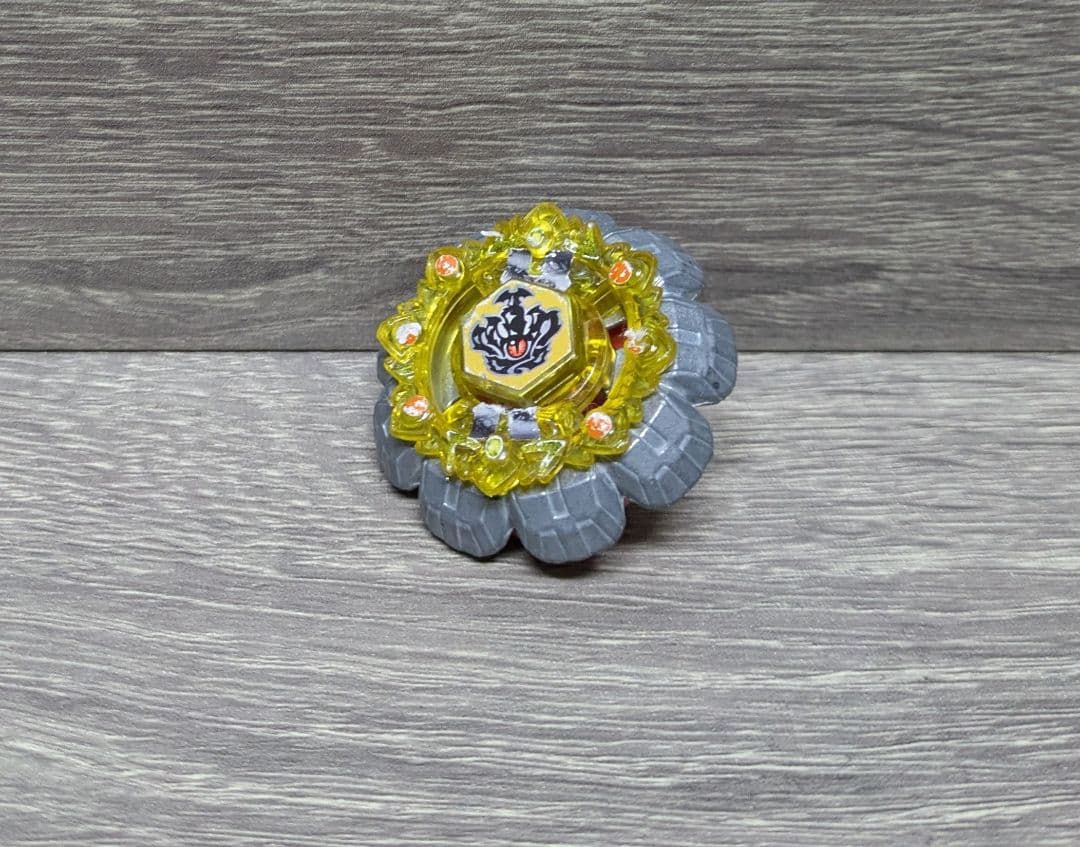 メタルファイトベイブレード ディバインクラウンTR145D - メルカリ