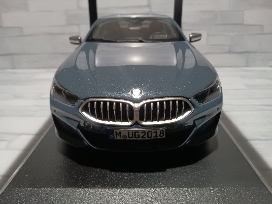 1/18 BMW 8シリーズ　クーペ　ディーラー品　ミニカー　ブルーグレー