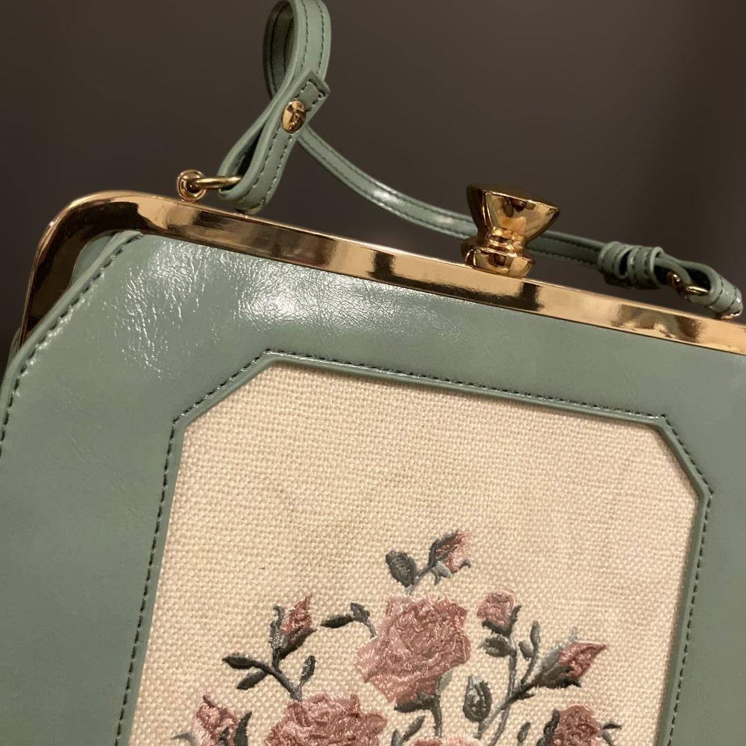 an another angelus　ブーケ刺繍スクエアがま口バッグ