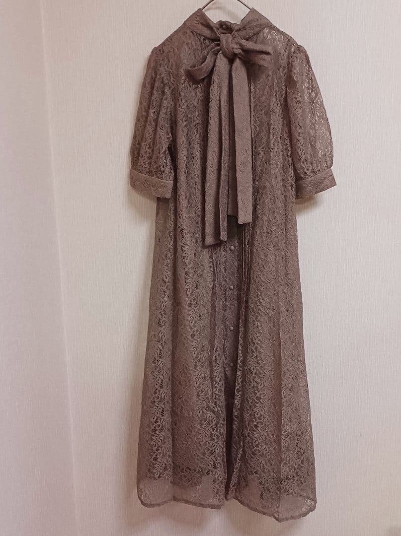 etoll. エトル インナー付きバックリボンレースドレスワンピース グレージュ