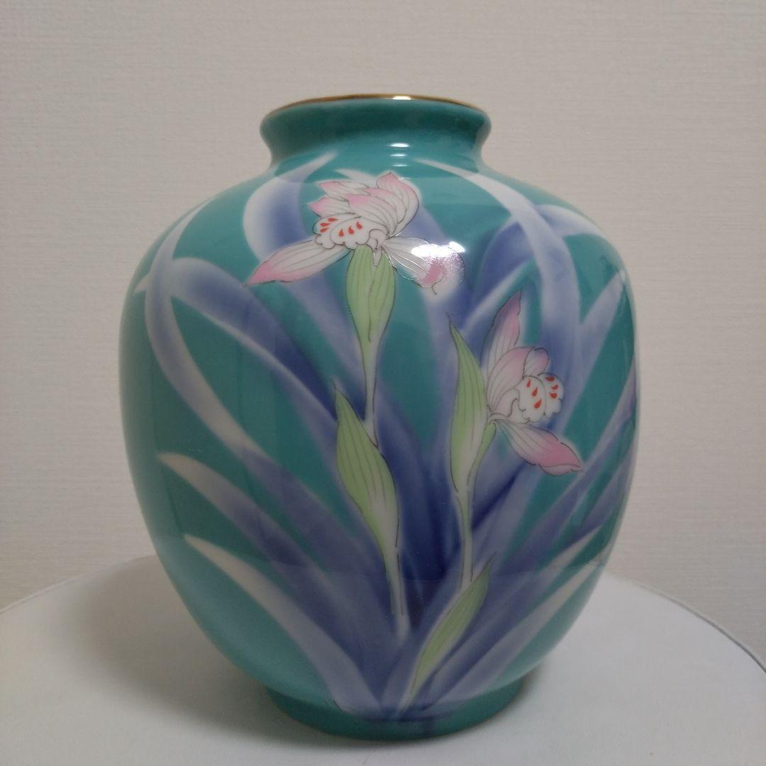 青緑色の花柄陶器花瓶