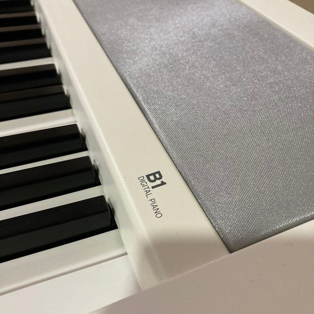 KORG デジタルピアノ B1 ホワイト 88鍵盤 スタンド 譜面台 ペダル付き