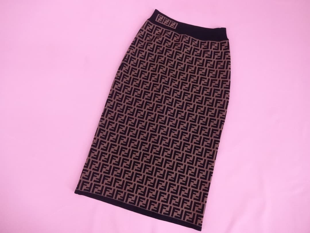 人気♪フェンディ　ロゴパターンモノグラムFFズッカ柄　ジャガードニットスカート
