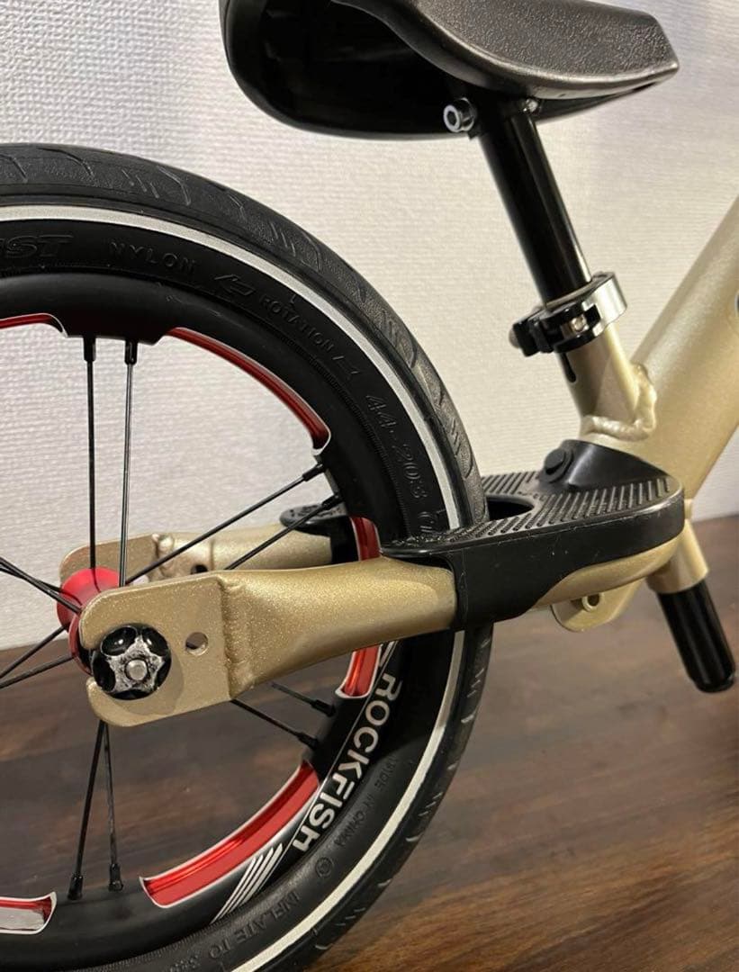 美品　ストライダープロ　rockfish ホイール　カスタム　タイヤ　ゴールド