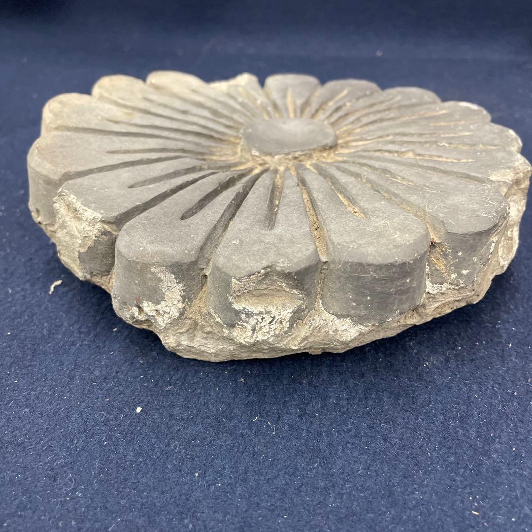 古瓦￼ 東大寺 菊紋 - メルカリ