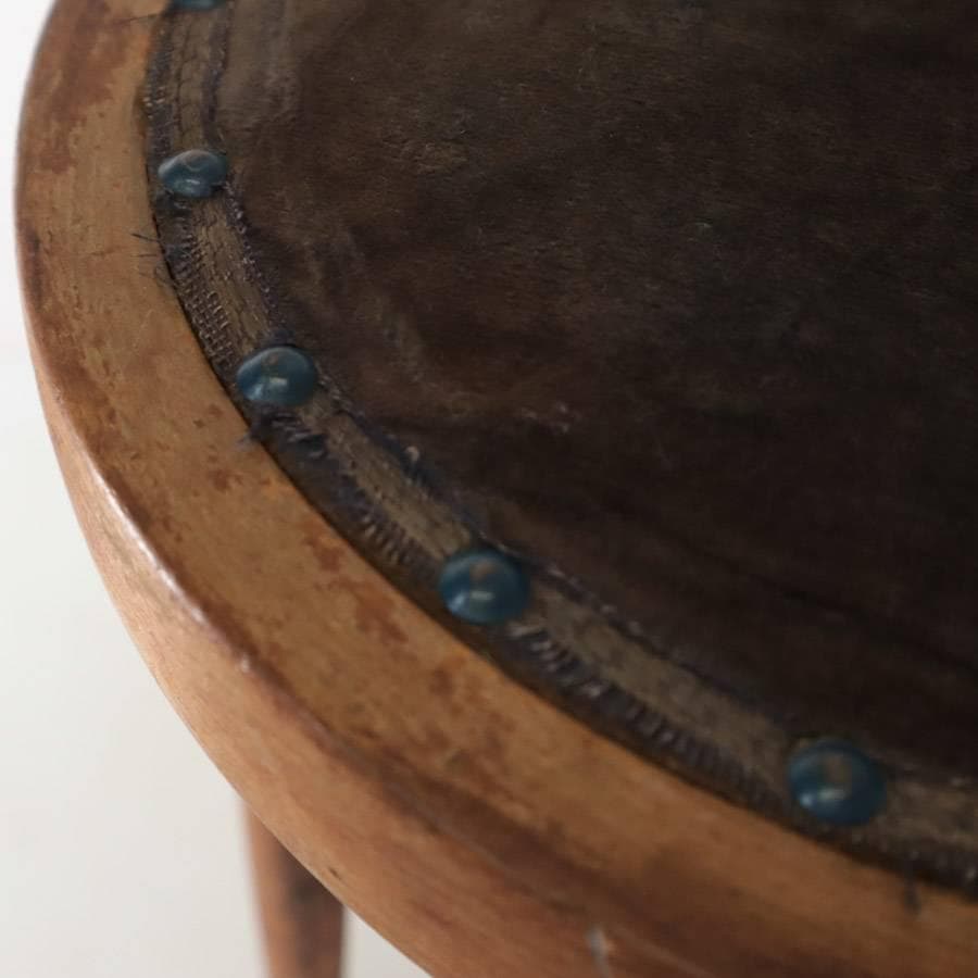 布座面のスツール 古家具 丸椅子 ラウンドスツール 美術室の椅子