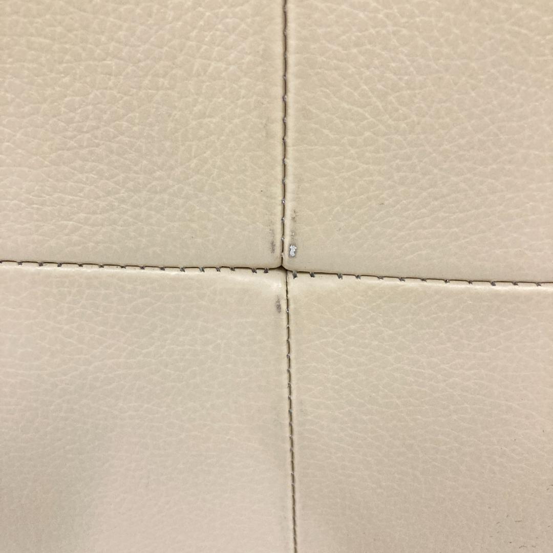 IDC大塚家具　総革　スツール　オットマン ベージュ系