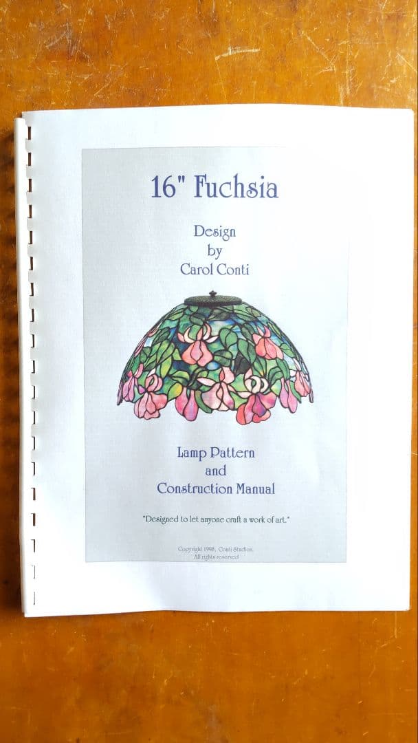 16インチ Fuchsia の耐熱モールド、 デザイン: Carol Conti 16インチ