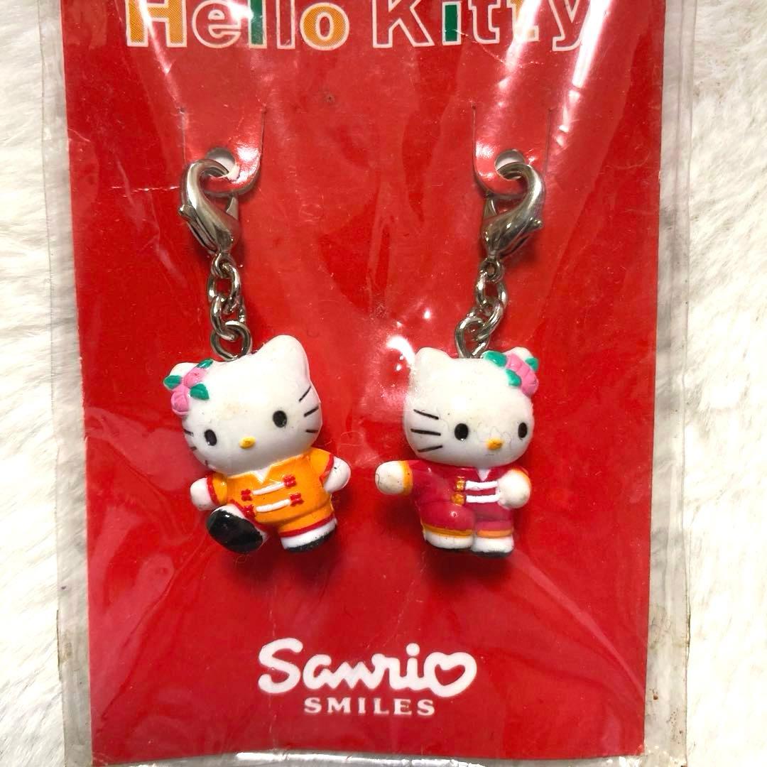 【新品・超レア】入手困難品　ハローキティ　ファスナーマスコット《チャイナ服》