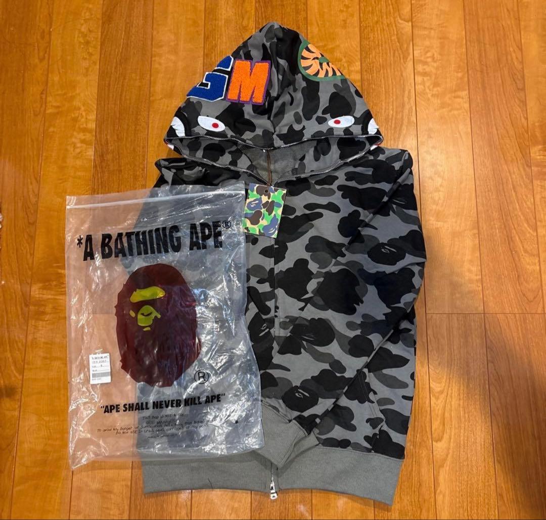 bapeエイプシャークパーカー　Mサイズ