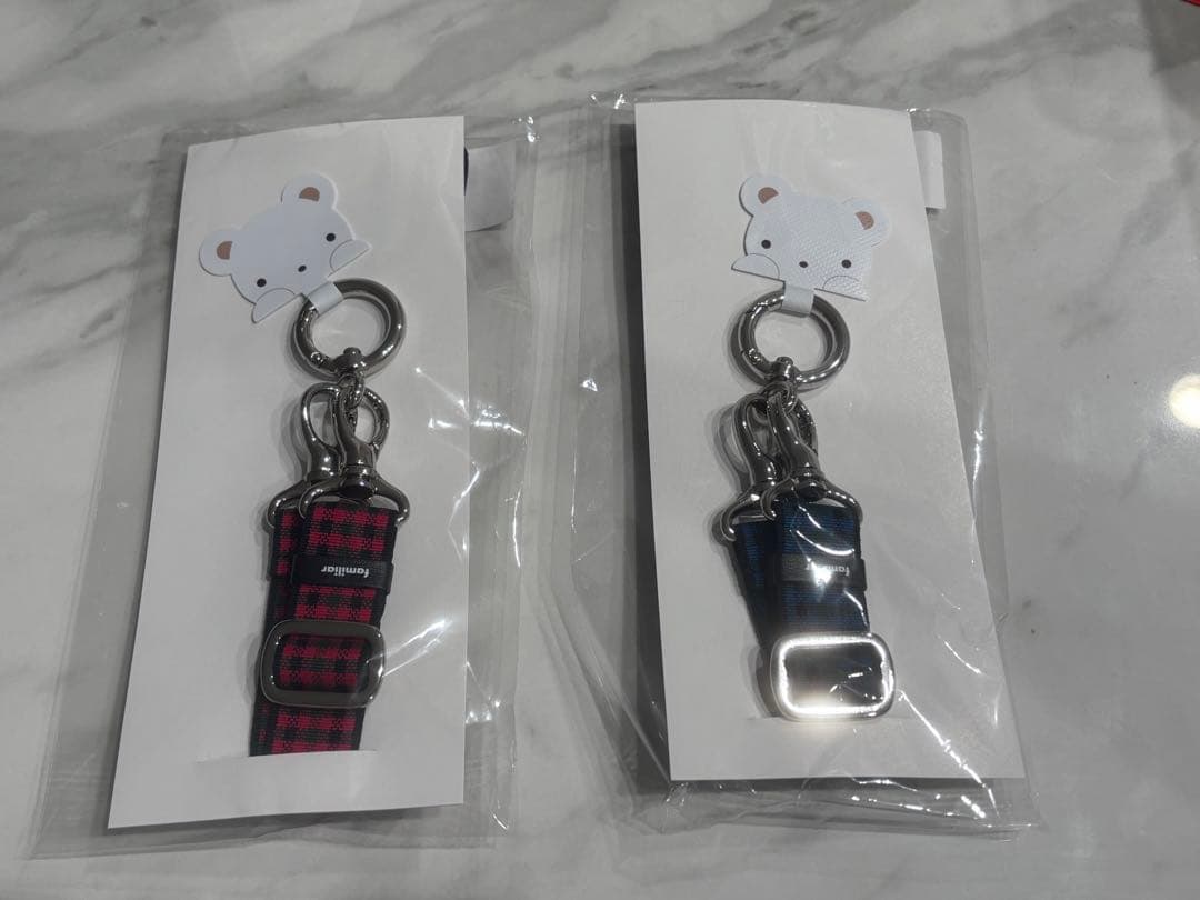 新品】ファミリアショルダーストラップ2色セット（赤系チェック・青系