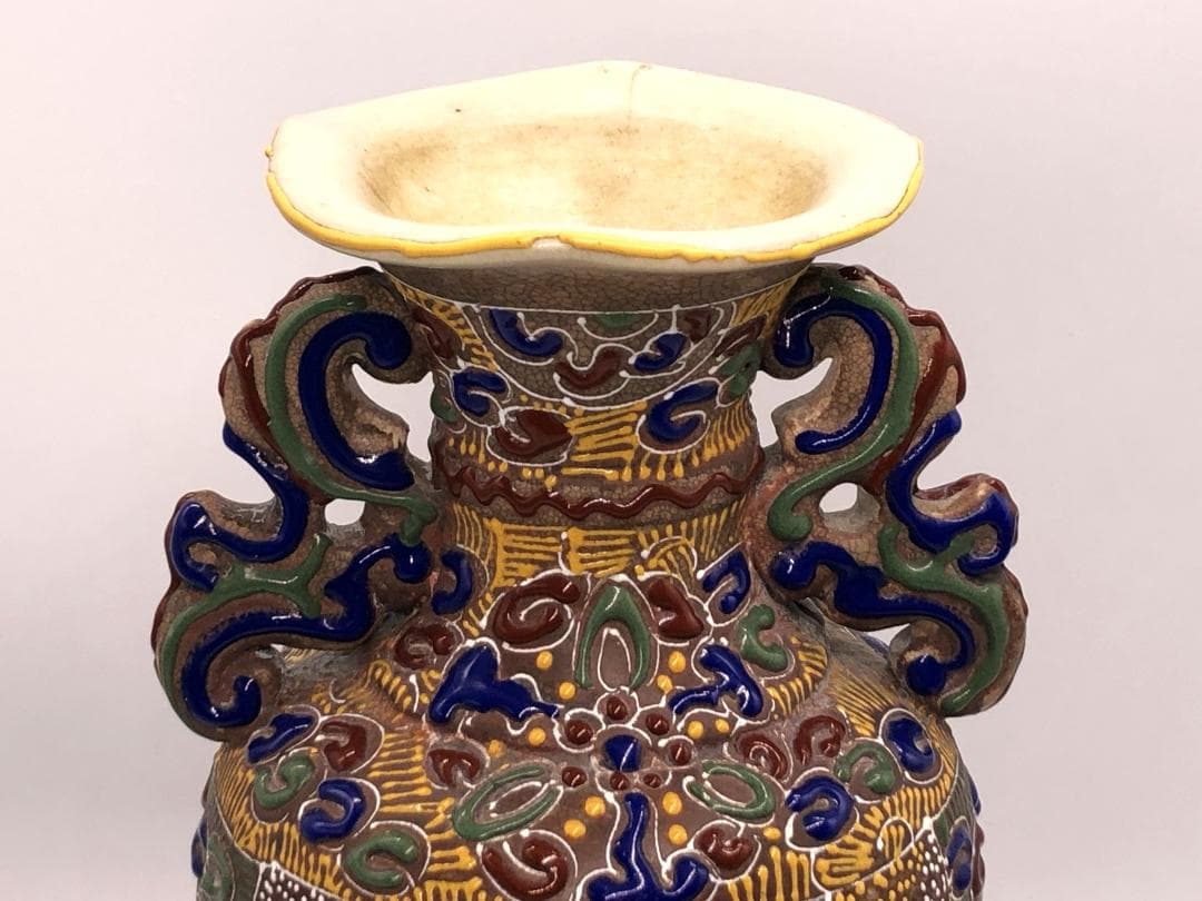 【 薩摩焼 粉彩貴人図双耳花生 】　高３１．５ｃｍ　明治初期