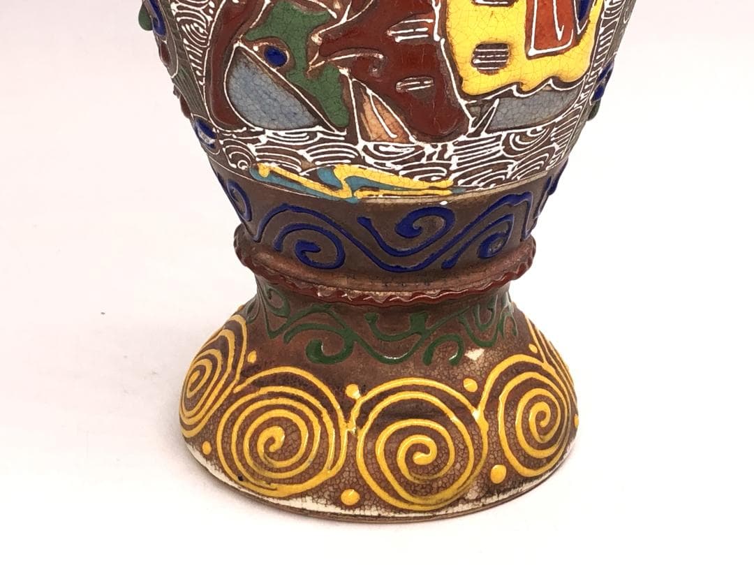 【 薩摩焼 粉彩貴人図双耳花生 】　高３１．５ｃｍ　明治初期