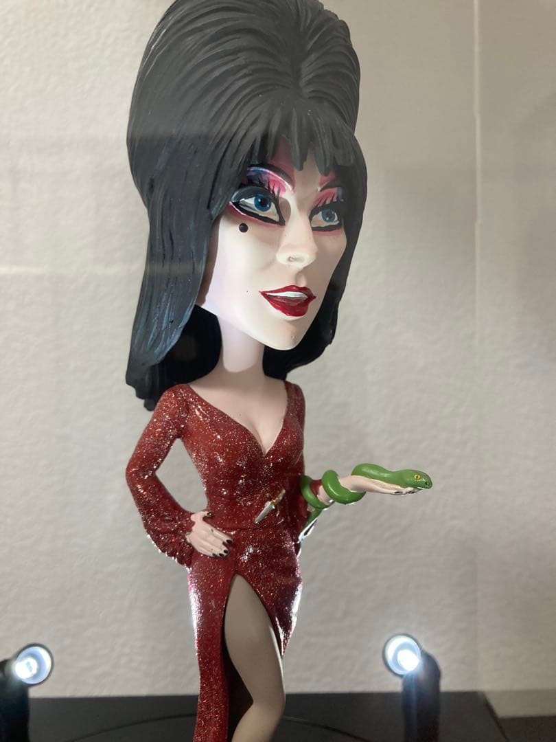 エルヴァイラ 赤