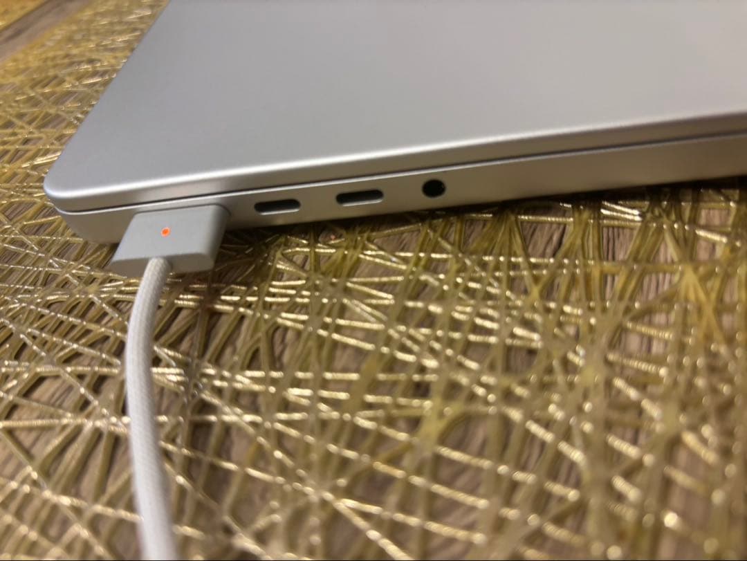 ほぼ未使用】Apple MacBook Pro シルバー 14inch 8GB