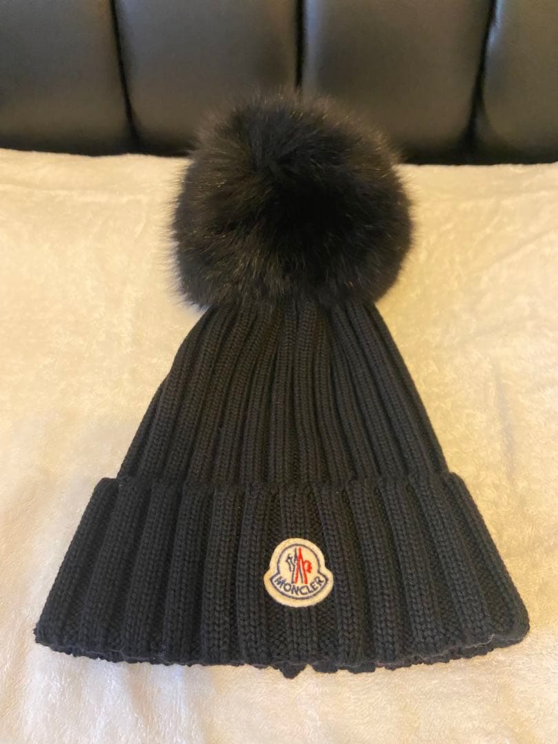 モンクレールブラック ニット帽 ファー付き
