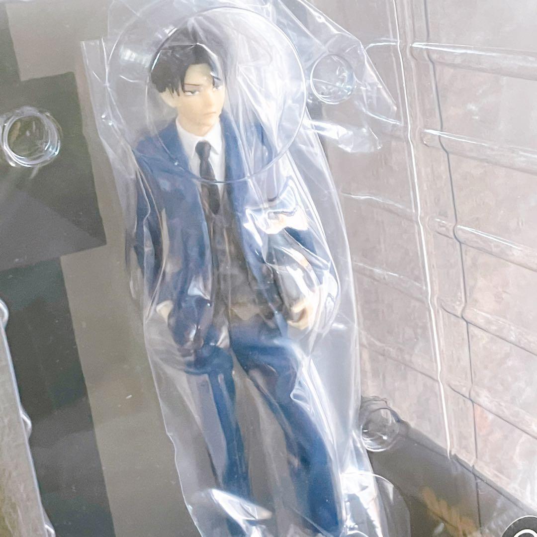 進撃の巨人　エレン　リヴァイ　フィギュア　pop up parade スーツ