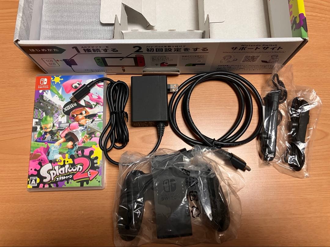Switch本体　スプラトゥーン2コラボ　公式キャリングケース•メモリーカード付