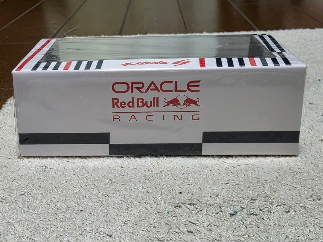 角田裕毅　2025年日本GP ミニヘルメット　モデルカーセット