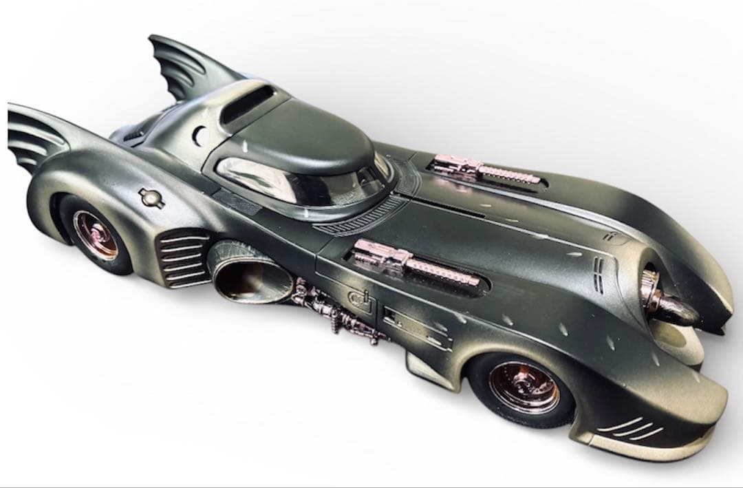 バットモービル　バトルダメージミリテッドエディション　1/18 ホットウィール