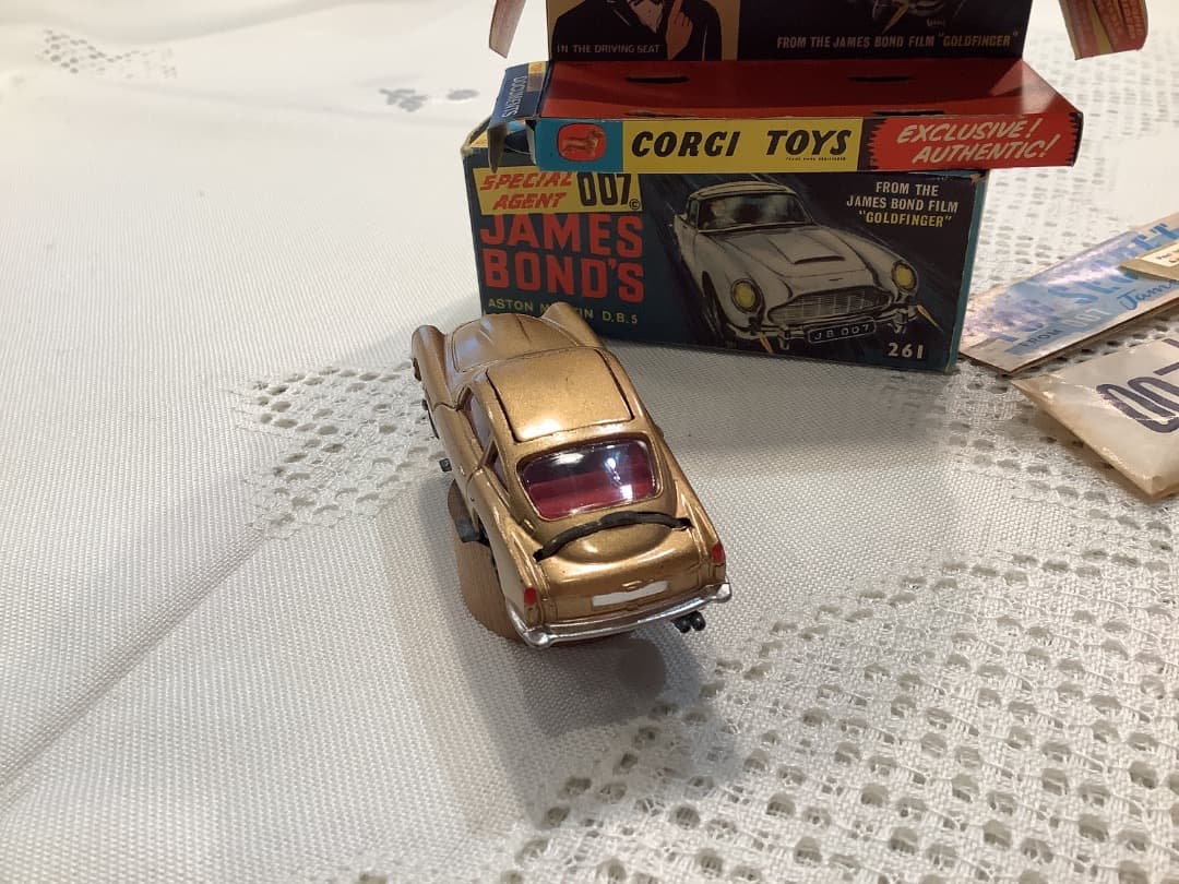 完品　CORGI TOYS JAMES BOND アストンマーチン　ミニカー
