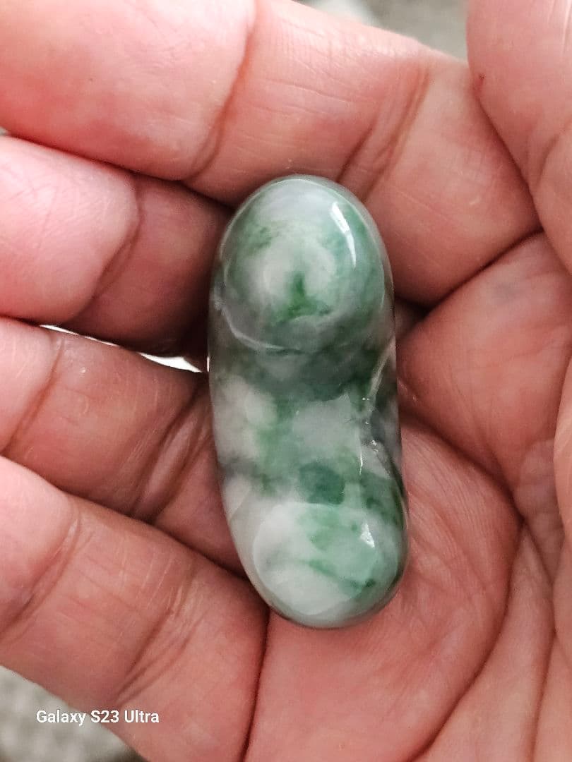 糸魚川翡翠　勾玉　４６mm　伝統工芸士作品