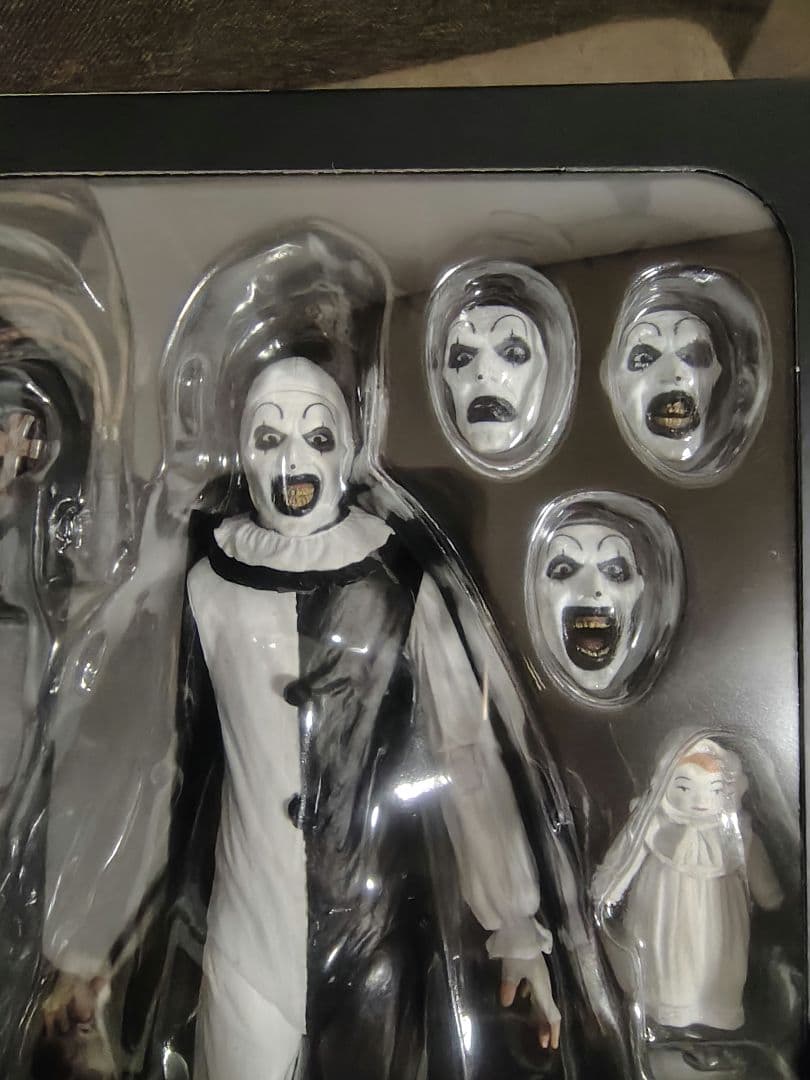 ネカ テリファー アート・ザ・クラウン アルティメット 7インチ フィギュア