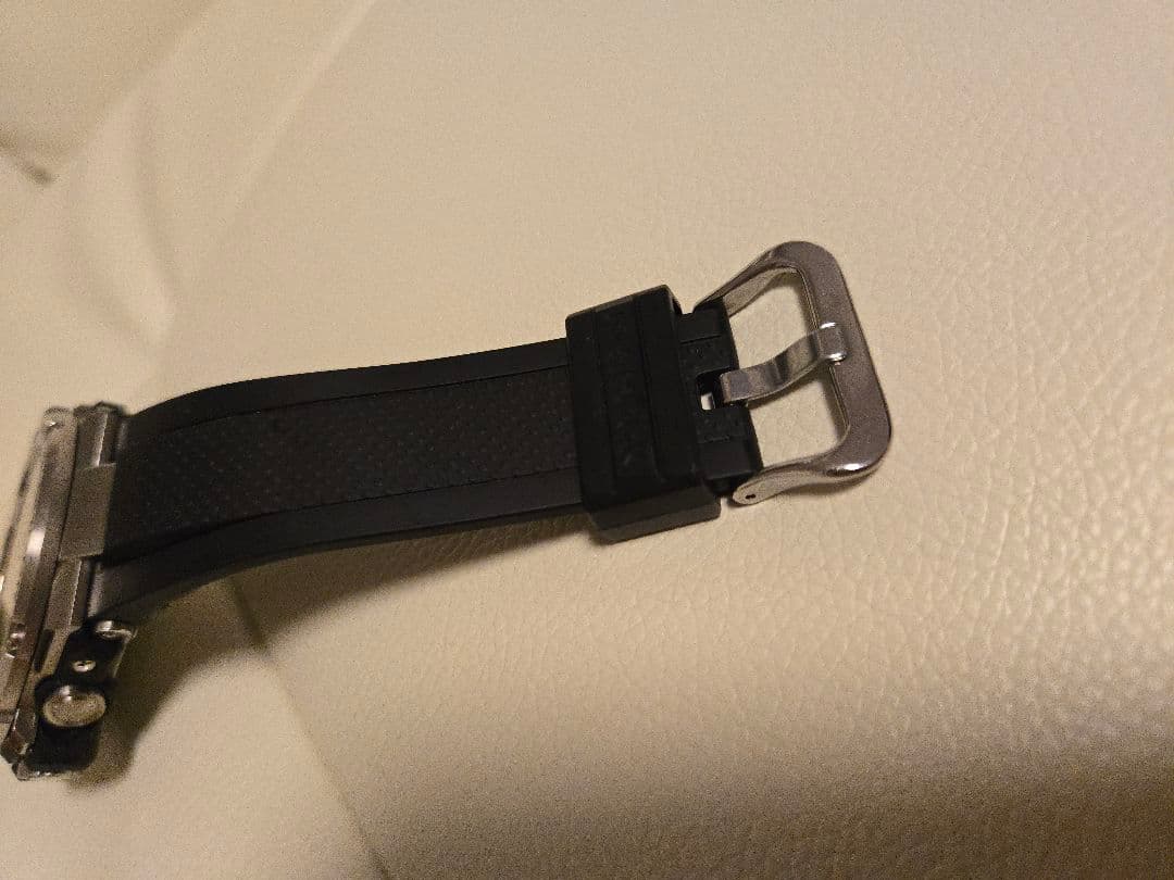 CASIO　G-SHOCK 　gst-b100