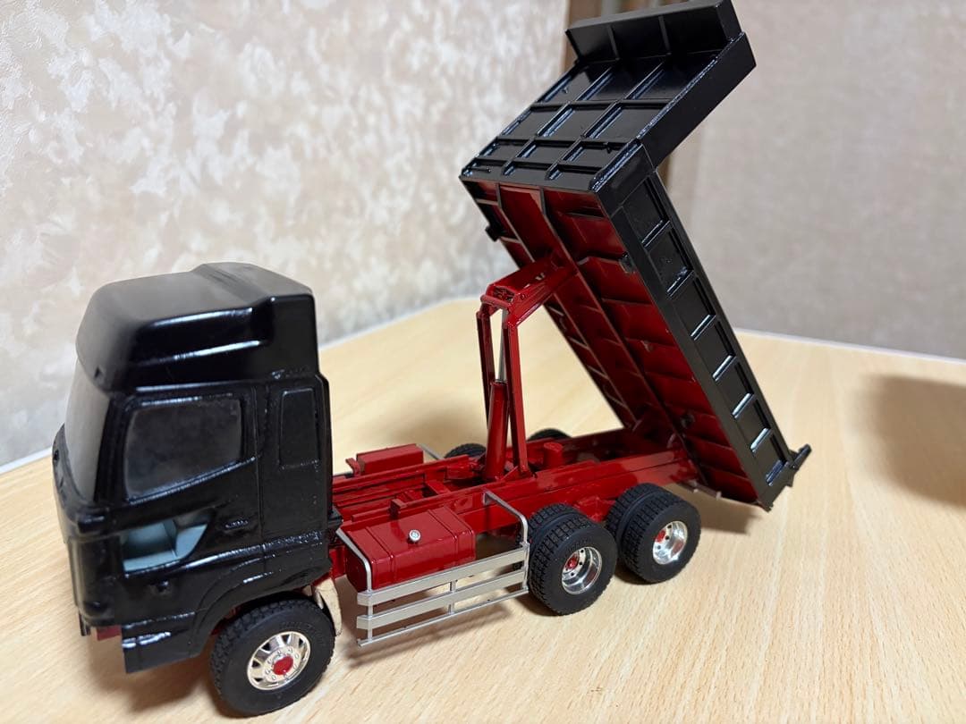 デコトラベース 真綾丸 シンプルかつ高品位なパーツで伝統的な魚屋デコトラを再現する