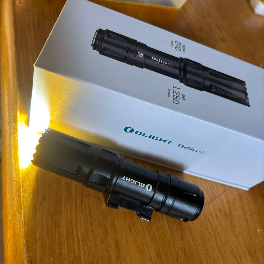 OLIGHT Odin Mini タクティカルライト