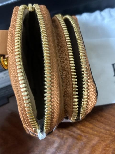 MCM エアポッドケースチャーム MXZBSVI08CO001