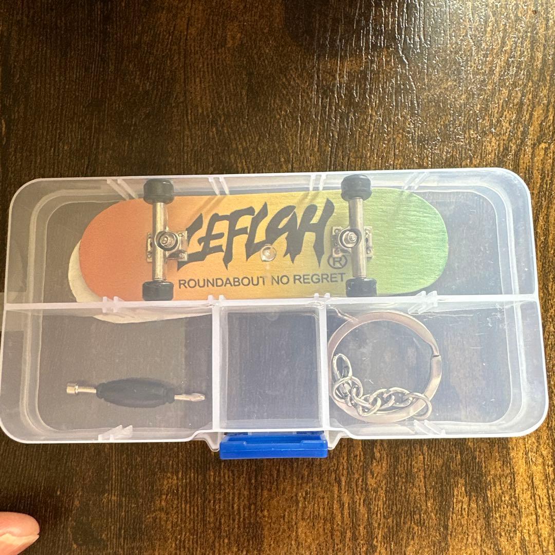 LEFLAH　指スケ　スケボー　キーホルダー　スケートボード　アクセサリー